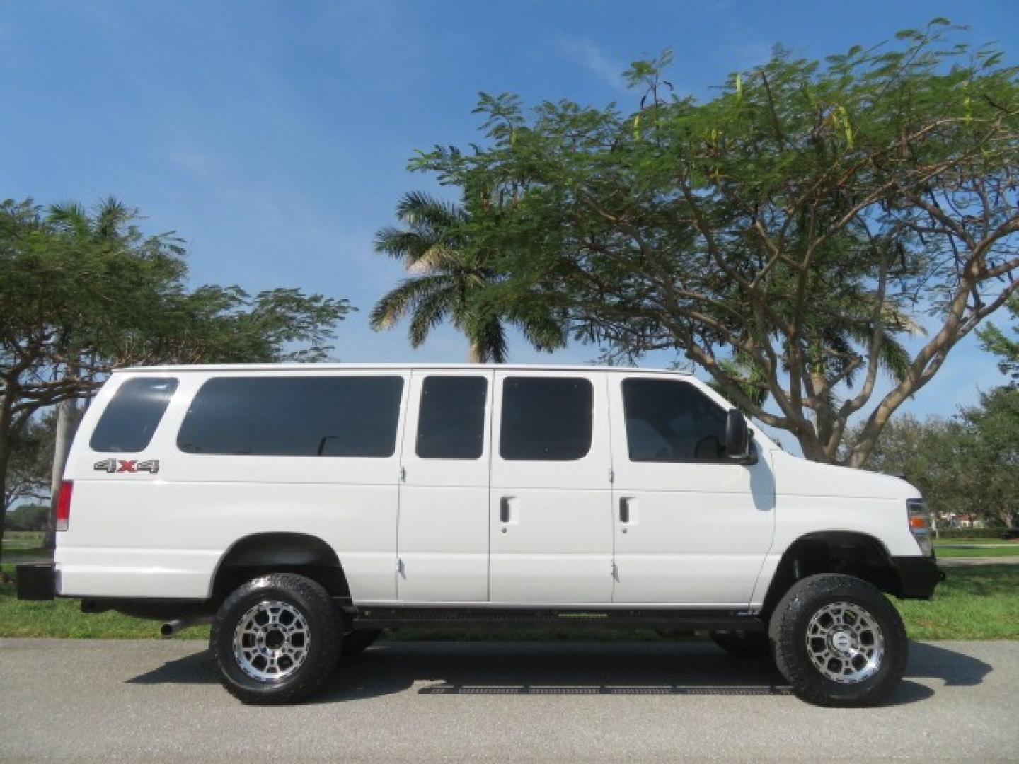 2014 White /GRAY Ford E-Series Wagon XLT (1FBSS3BL6ED) , AUTOMATIC transmission, located at 4301 Oak Circle #19, Boca Raton, FL, 33431, (954) 561-2499, 26.388861, -80.084038 - Photo#2